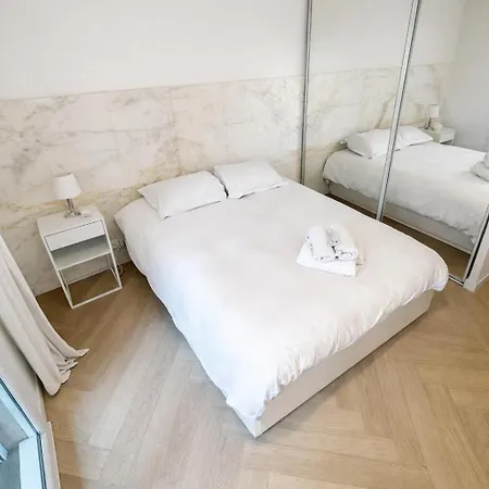 Luxurious 2-bedroom - Center Apartmán *