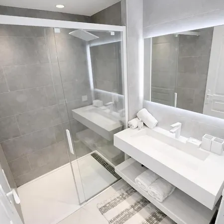 Luxurious 2-bedroom - Center *