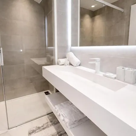 Luxurious 2-bedroom - Center Κάννες